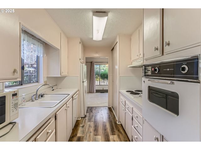 11560 Sw ROYAL VILLA Dr, Tigard, OR 97224