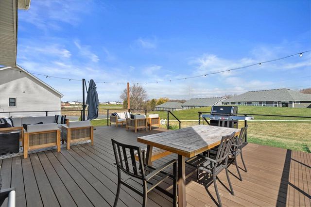 N62W21744 Masters DRIVE, Menomonee Falls, WI 53051