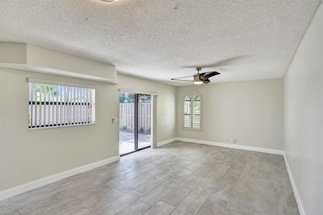 4260 Village Drive D, Delray Beach, FL 33445