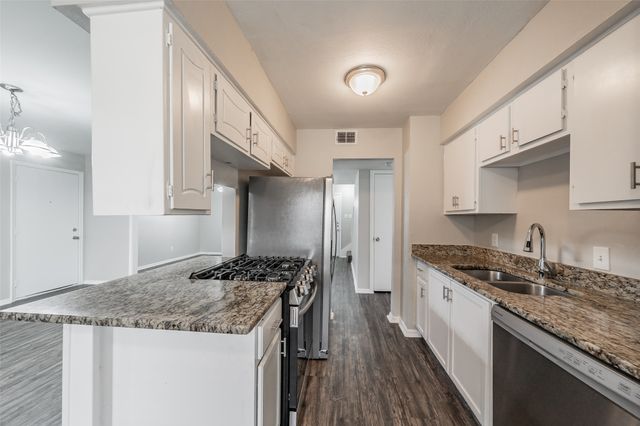 6732 Plantation Road, Forest Hill, TX 76140