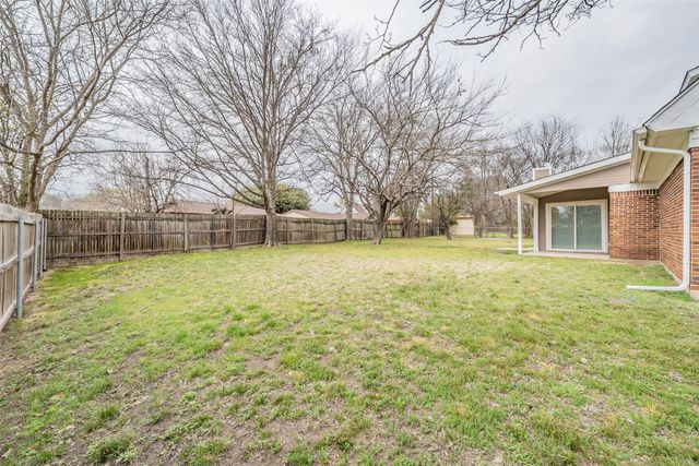 6732 Plantation Road, Forest Hill, TX 76140
