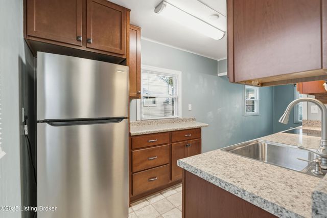 135 Eastview Cir, Shelbyville, KY 40065