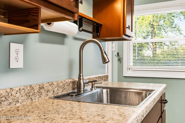 135 Eastview Cir, Shelbyville, KY 40065