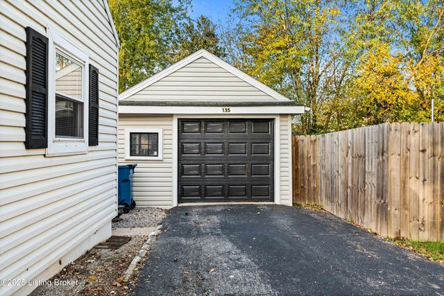 135 Eastview Cir, Shelbyville, KY 40065