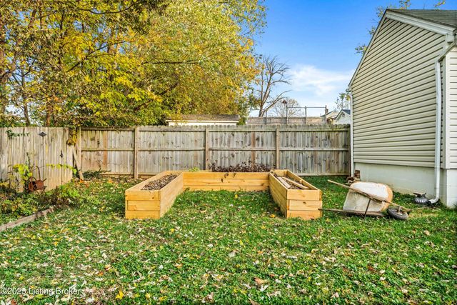 135 Eastview Cir, Shelbyville, KY 40065