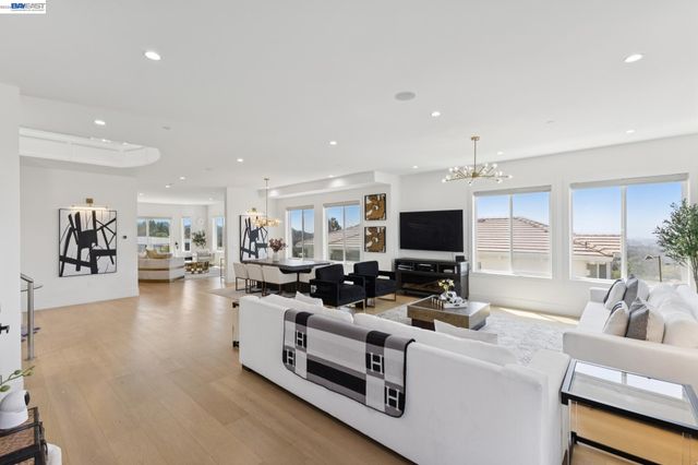 3606 Sarita St, Hayward, CA 94542