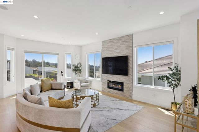 3606 Sarita St, Hayward, CA 94542