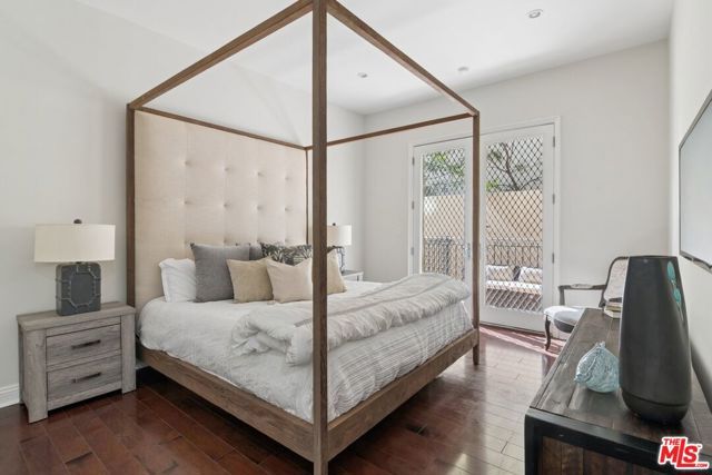 143 N Arnaz Drive 102, Beverly Hills, CA 90211