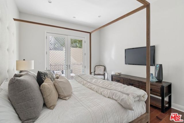 143 N Arnaz Drive 102, Beverly Hills, CA 90211