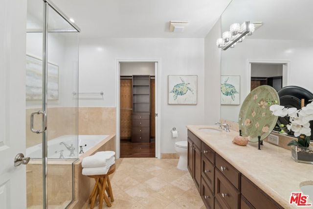 143 N Arnaz Drive 102, Beverly Hills, CA 90211