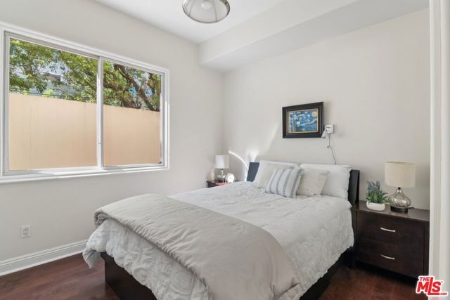 143 N Arnaz Drive 102, Beverly Hills, CA 90211