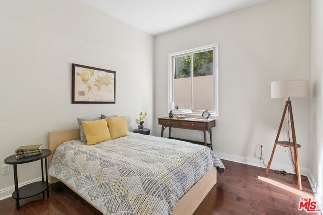 143 N Arnaz Drive 102, Beverly Hills, CA 90211