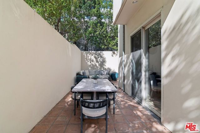 143 N Arnaz Drive 102, Beverly Hills, CA 90211