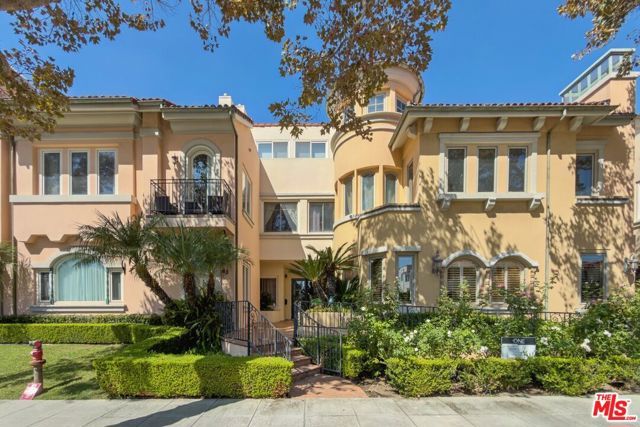 143 N Arnaz Drive 102, Beverly Hills, CA 90211