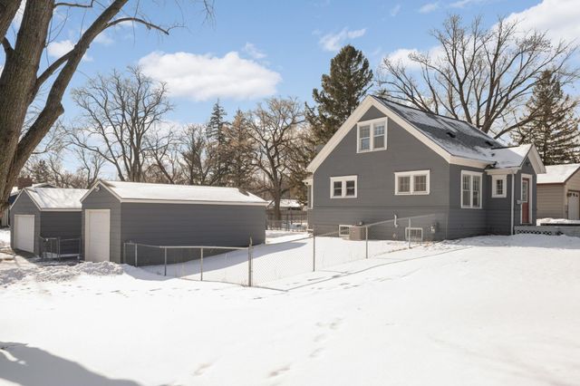 5905 36th Avenue N, Crystal, MN 55422