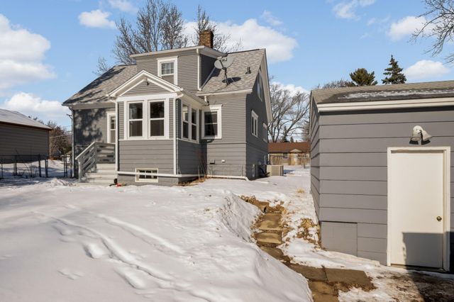 5905 36th Avenue N, Crystal, MN 55422