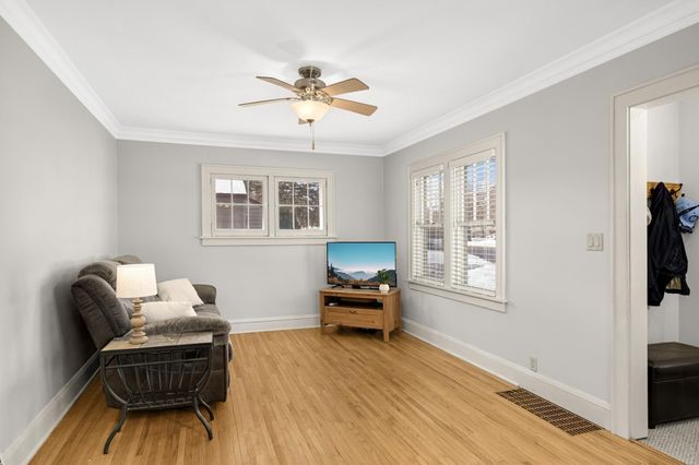 5905 36th Avenue N, Crystal, MN 55422