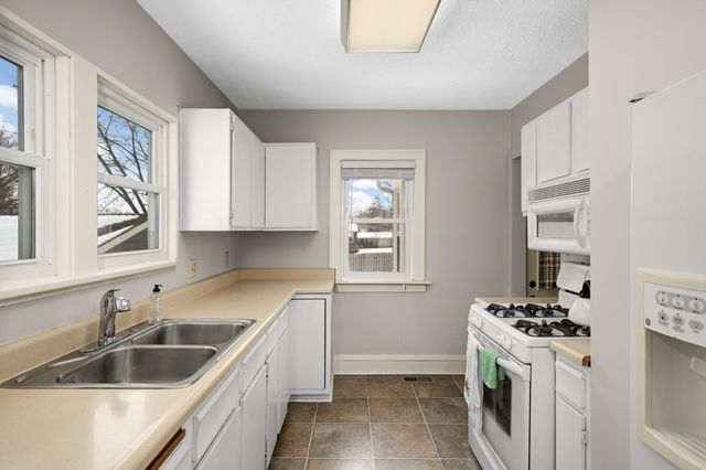 5905 36th Avenue N, Crystal, MN 55422