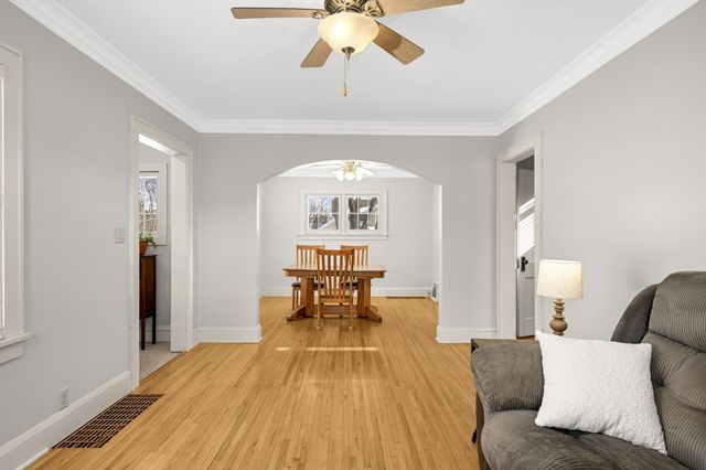 5905 36th Avenue N, Crystal, MN 55422