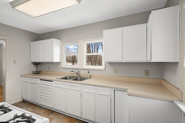 5905 36th Avenue N, Crystal, MN 55422