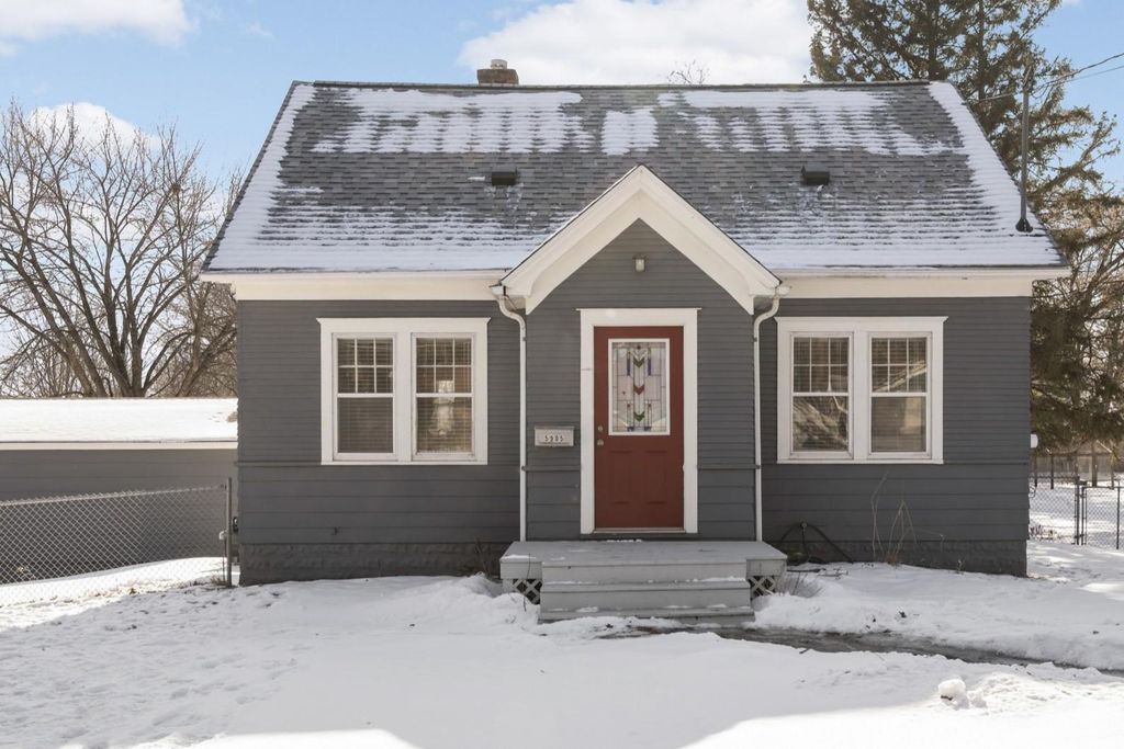 5905 36th Avenue N, Crystal, MN 55422