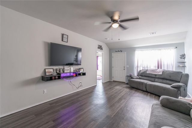 525 W Ava Drive, Mustang, OK 73064