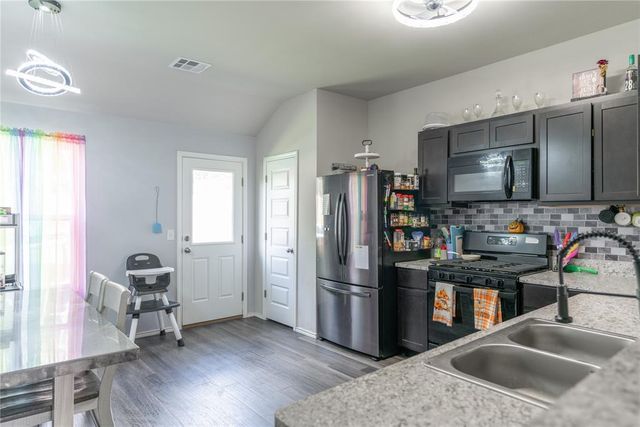 525 W Ava Drive, Mustang, OK 73064