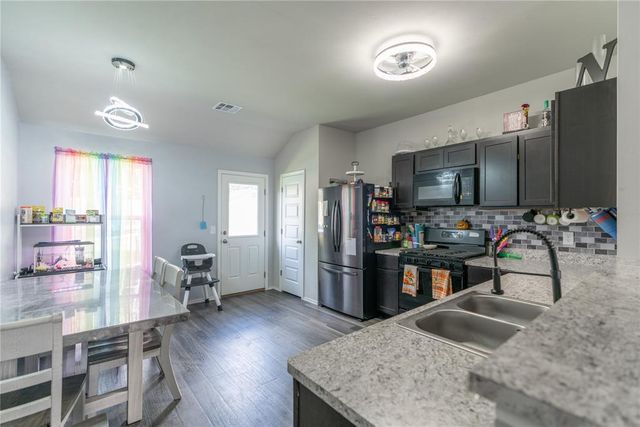 525 W Ava Drive, Mustang, OK 73064