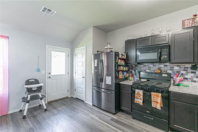 525 W Ava Drive, Mustang, OK 73064