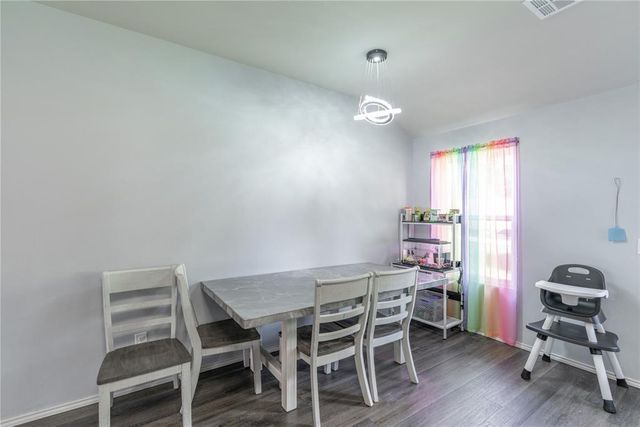 525 W Ava Drive, Mustang, OK 73064