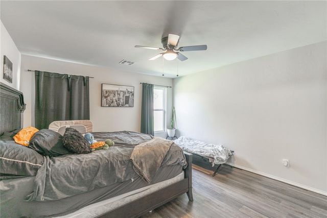 525 W Ava Drive, Mustang, OK 73064