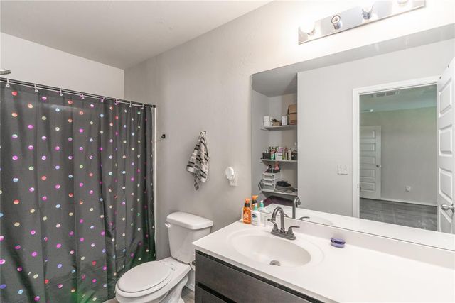 525 W Ava Drive, Mustang, OK 73064