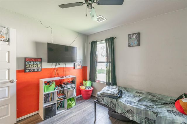 525 W Ava Drive, Mustang, OK 73064