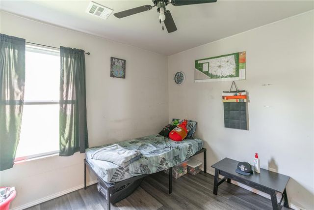 525 W Ava Drive, Mustang, OK 73064