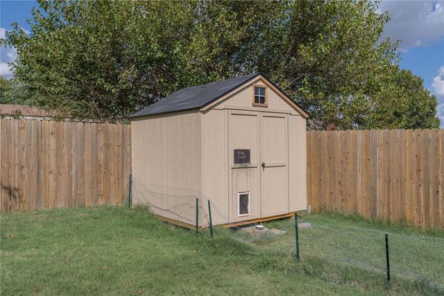 525 W Ava Drive, Mustang, OK 73064