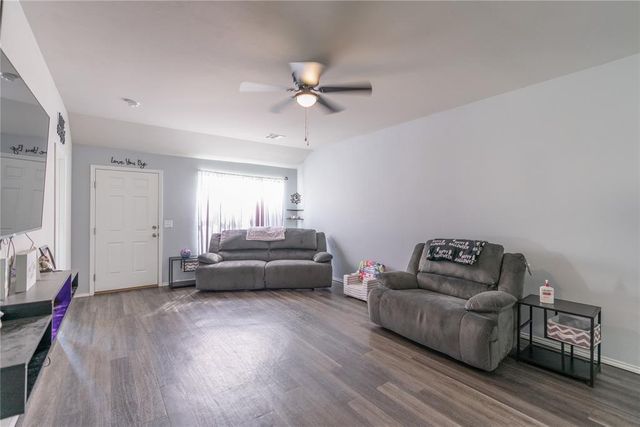 525 W Ava Drive, Mustang, OK 73064