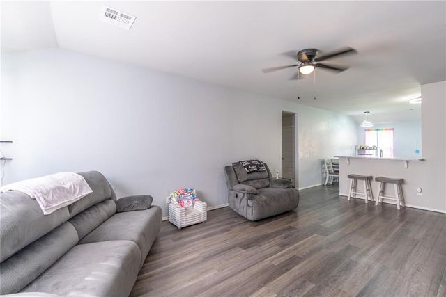 525 W Ava Drive, Mustang, OK 73064