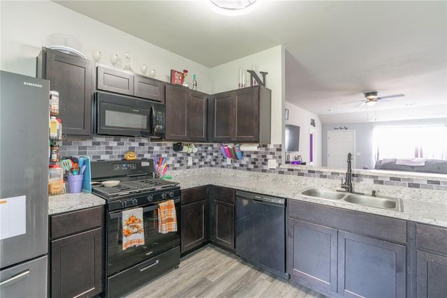 525 W Ava Drive, Mustang, OK 73064