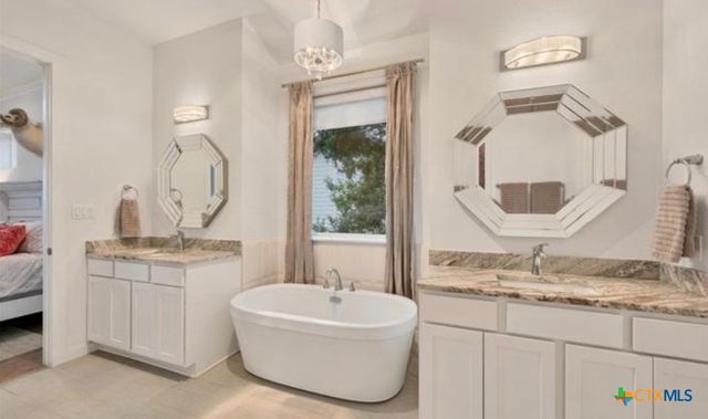 19506 Inverness Drive, Spicewood, TX 78669