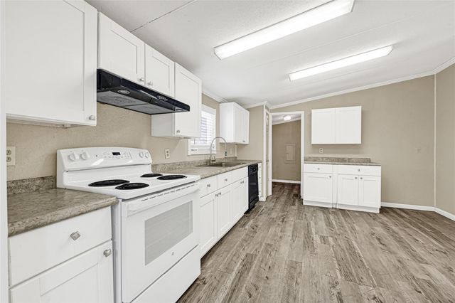 9586 Darkwood Street, Willis, TX 77318