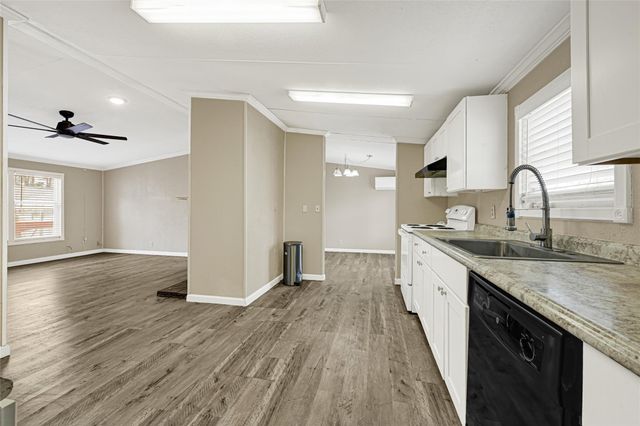 9586 Darkwood Street, Willis, TX 77318