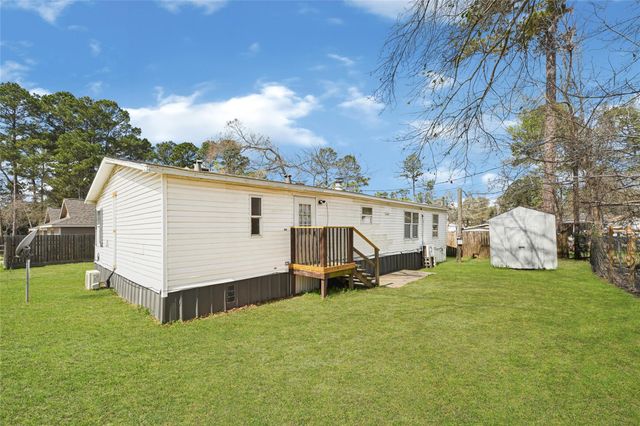 9586 Darkwood Street, Willis, TX 77318