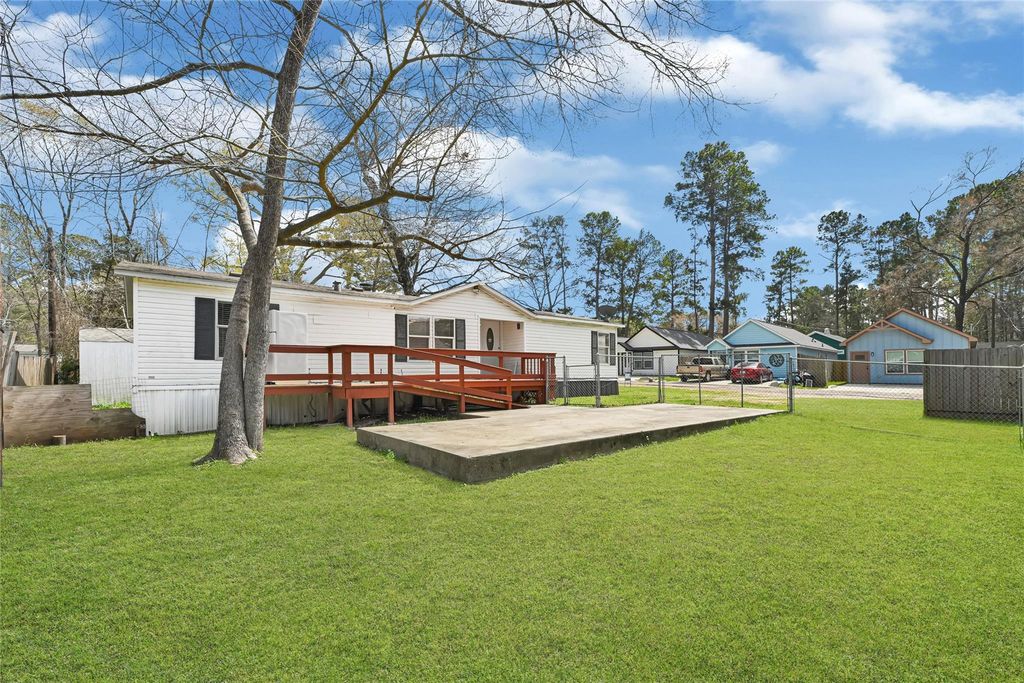 9586 Darkwood Street, Willis, TX 77318