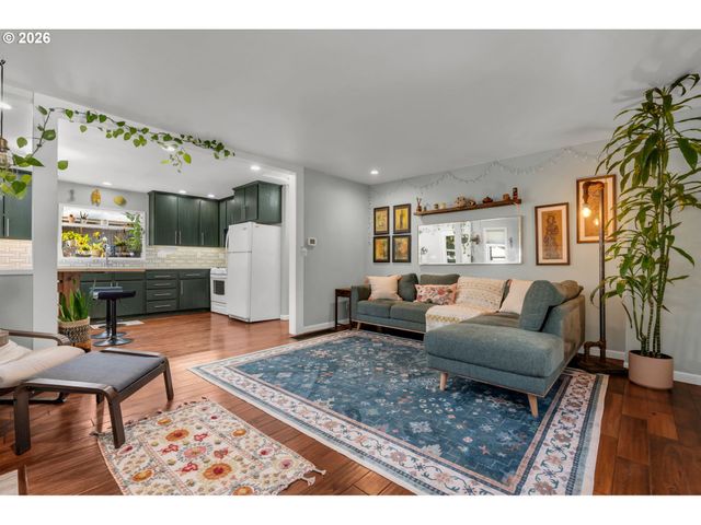 5238 Sw VACUNA St, Portland, OR 97219