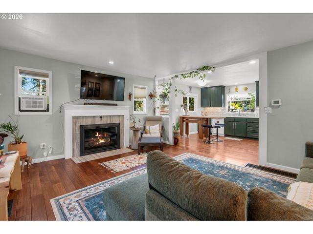 5238 Sw VACUNA St, Portland, OR 97219