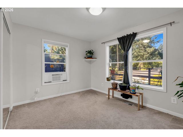 5238 Sw VACUNA St, Portland, OR 97219