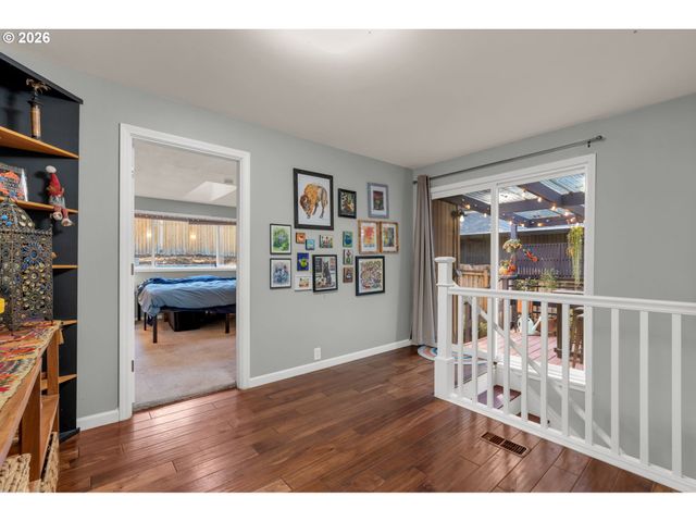 5238 Sw VACUNA St, Portland, OR 97219