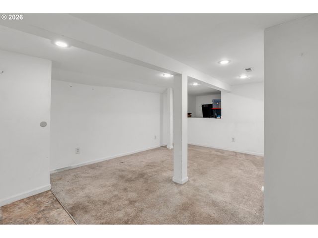 5238 Sw VACUNA St, Portland, OR 97219