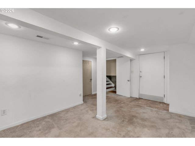 5238 Sw VACUNA St, Portland, OR 97219