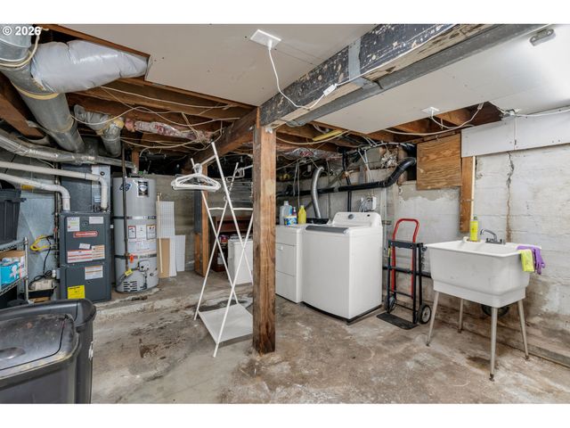 5238 Sw VACUNA St, Portland, OR 97219